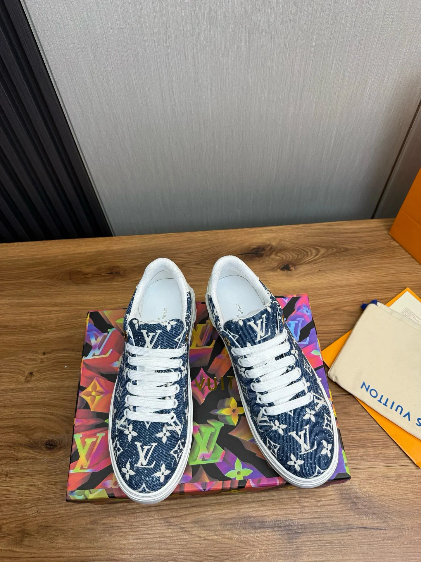Factory price: 520💰LOUIS VUITTON [Louis VUITTON] The new trendy Lv is on the market🎁, casual and fashionable men's shoes👟The upper is made of imported original fabric + cowhide mesh lining, the original wear-resistant rubber outsole, the version is simple and elegant, exclusive for trendy men. Code number: 38-44, customized 45, 46